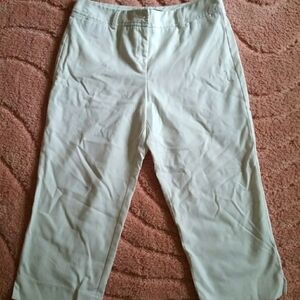 Women's White size 6 petite dressy capri shorts